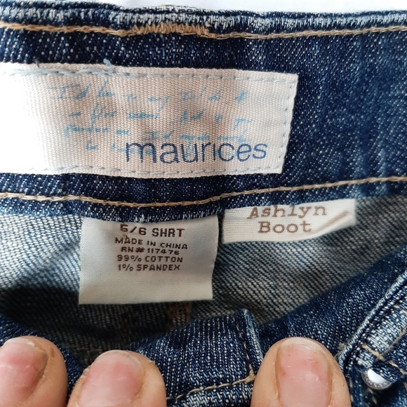 Maurices Ashlyn boot cut Jean, w/ pink flowers on back pocket, size 5/6 short - Picture 3 of 8